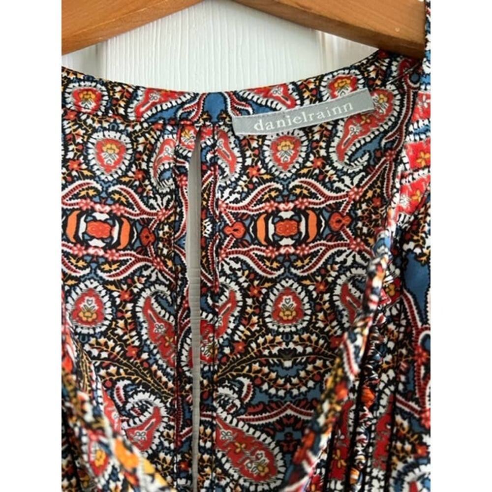 Daniel Rainn V Neck with Tie Paisley Blouse Top- Size S - Picture 3 of 4